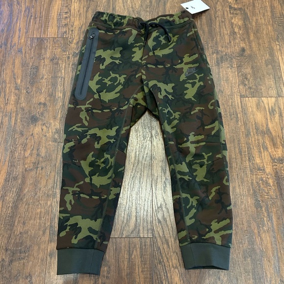 NWT ‼️ NIKE Tech Fleece Camo Joggers and Full-zip Hooded Jacket - Youth Medium - Picture 2 of 9